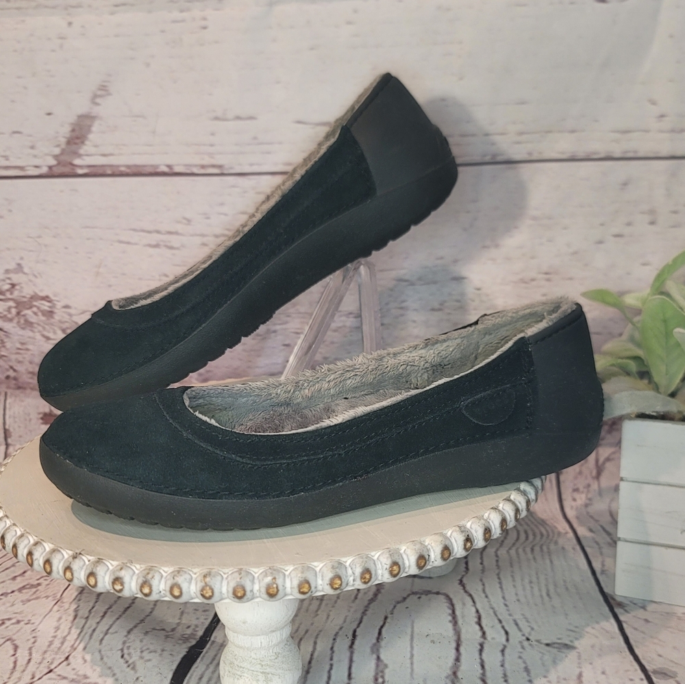 Crocs Mammoth Winter Ballet Flats in black suede. - Picture 4 of 11